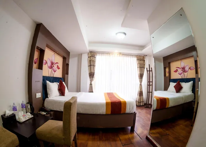 Hotel Square 3*
