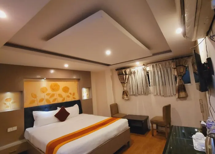 Square Hotel
