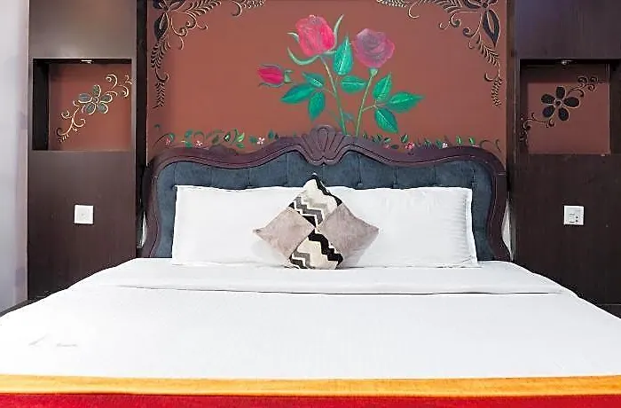Square Hotel 3*