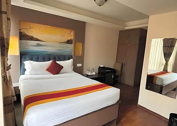 Hotel Square 3*